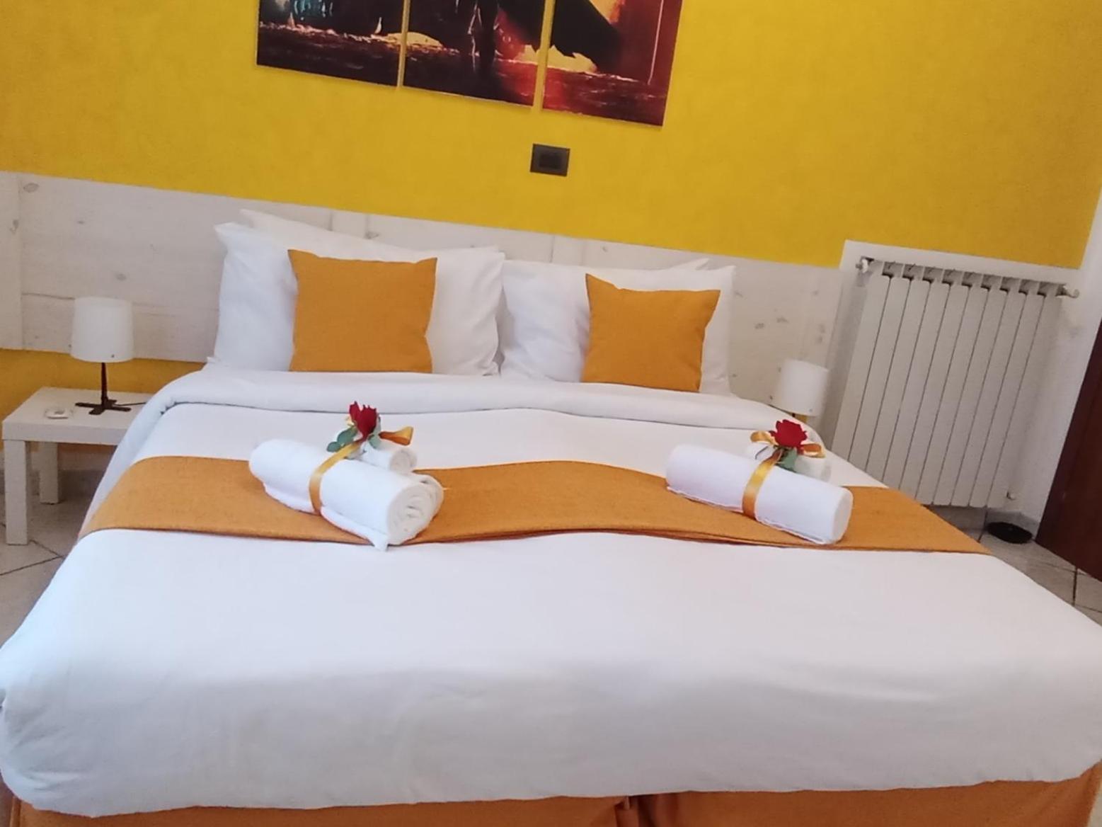 Bed and Breakfast G&G Giusy E Gabry Santhià Zewnętrze zdjęcie